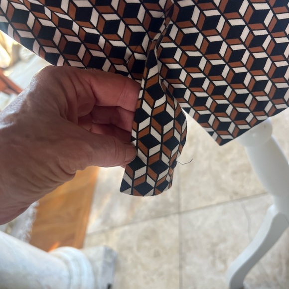 Ann Taylor pencil skirt size 0. Excellent condition. Zipper back kick flip - Picture 5 of 10